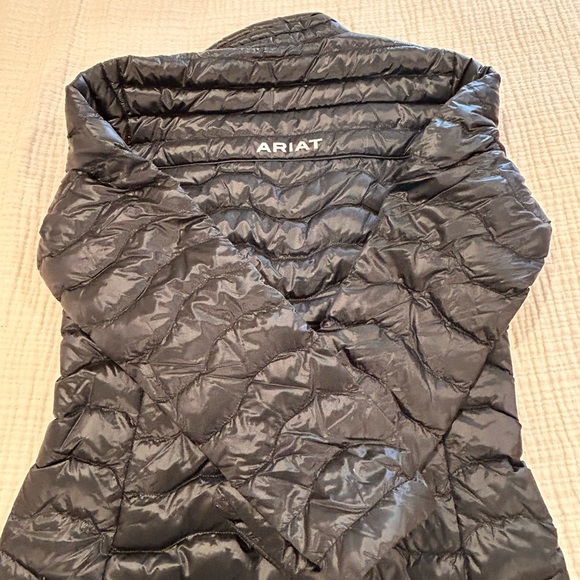 Ariat Women's Black Puffer Jacket - Picture 2 of 3